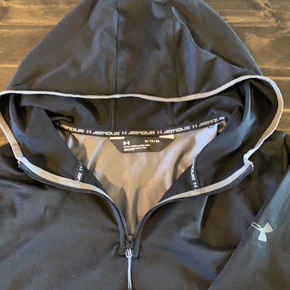 Under Armour lightweight 1/4 zip - Picture 6 of 7